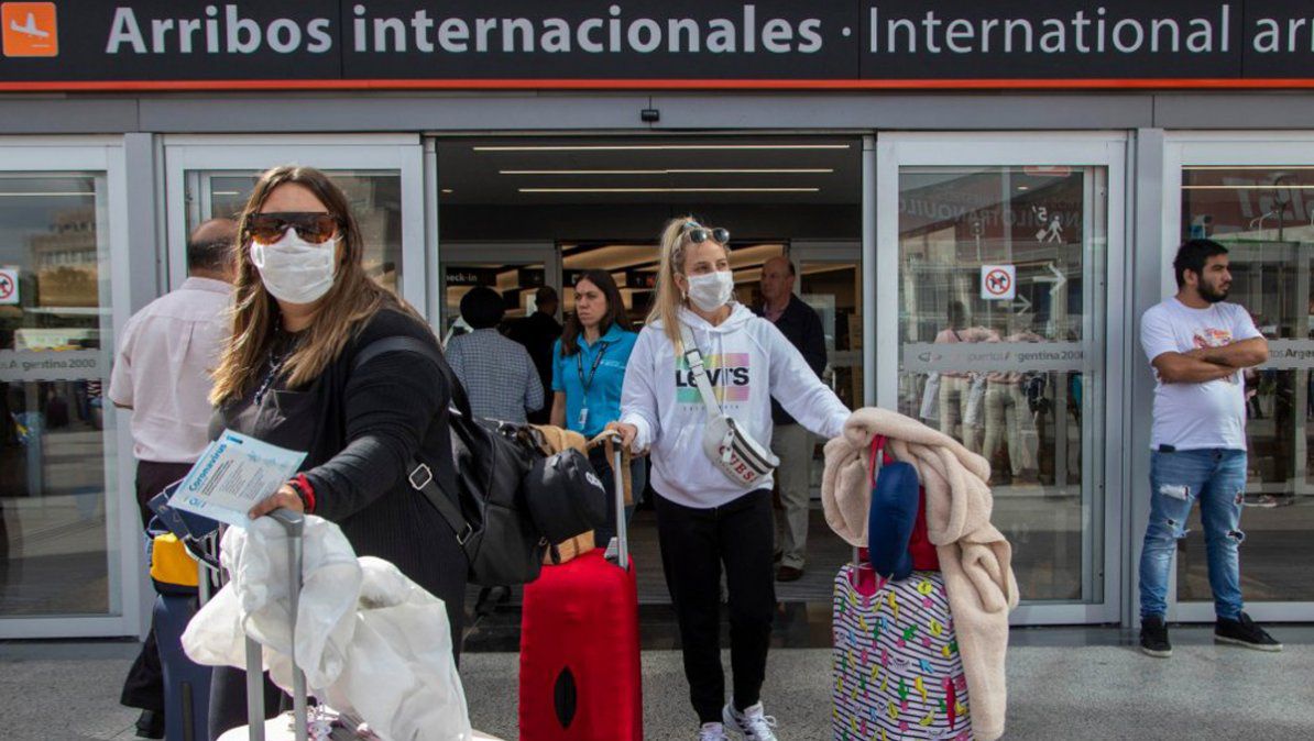 #ElDesayunador | Reducen vuelos a países con nuevas cepas de coronavirus