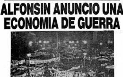 El 26 de abril de 1985 Raúl Alfonsín anunció en la Plaza de Mayo la «economía de guerra»