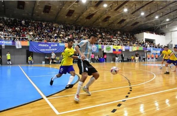 Godoy Cruz celebra a los campeones mundiales de futsal 