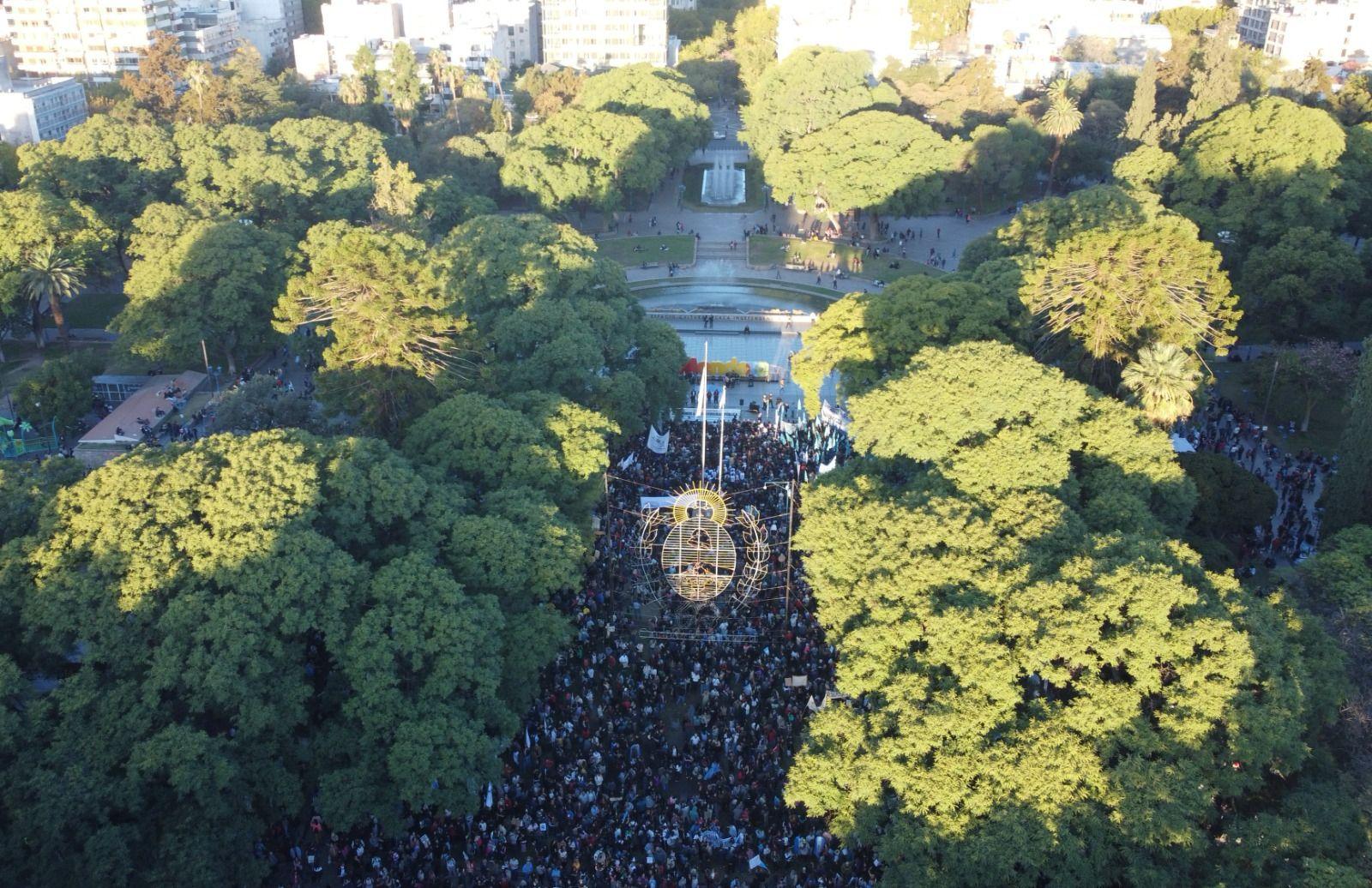 El Desayunador | Más de 40 mil mendocinos se movilizaron en defensa de la educación pública